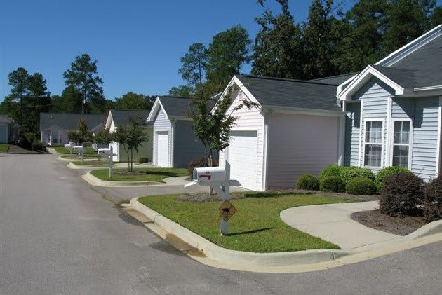 Independent living cottages and grounds at Jenni-Lynn